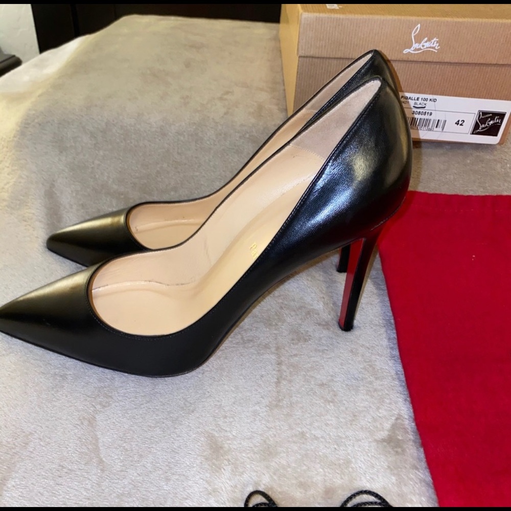 SOLD- Christian Louboutin Pigalle 11/42